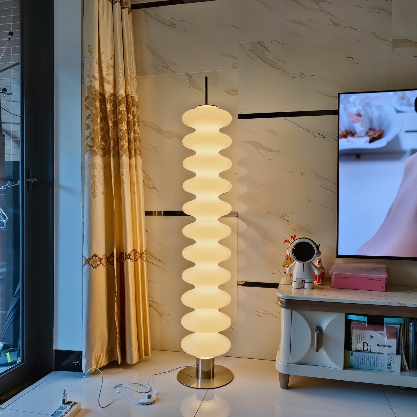 Jolie floor lamp