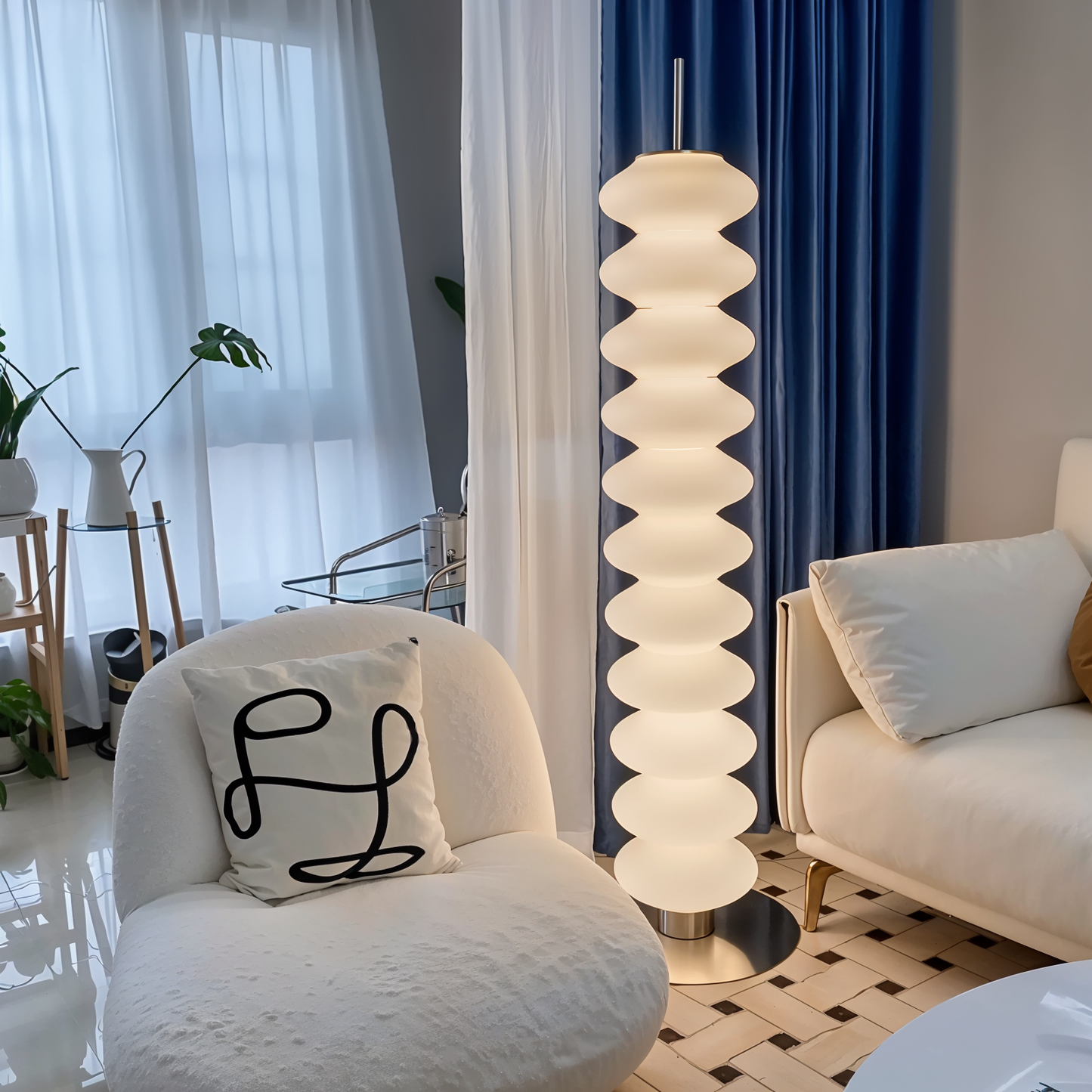 Jolie floor lamp